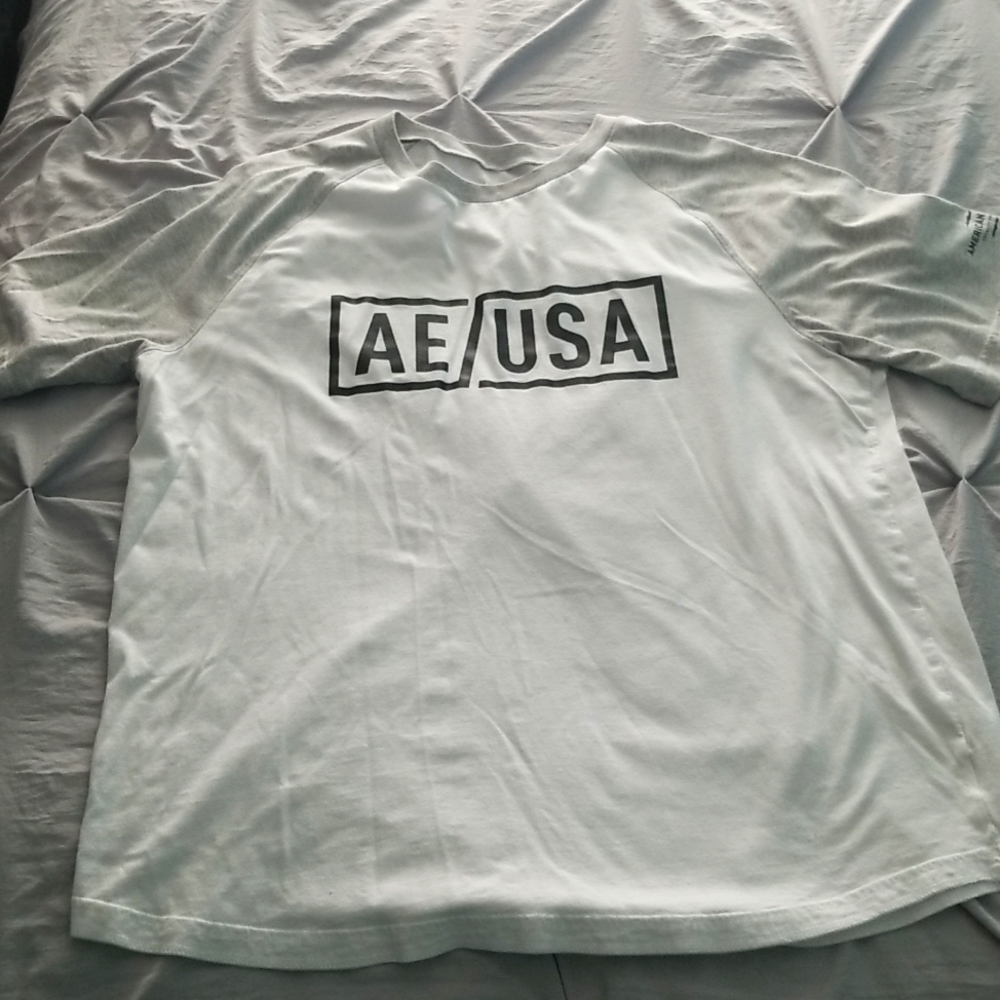 American Eagle mens tshirt